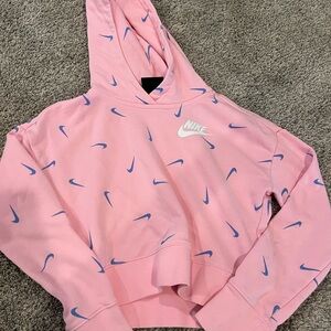 Love this cropped Nike sweatshirt!